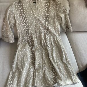 Tuckernuck Beige and White Patterned Blouse